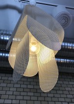 Taklampe i hvitlakkert perforert metall fra Normann Copenhagen, modell Superpose, Ø=30cm, pent brukt
