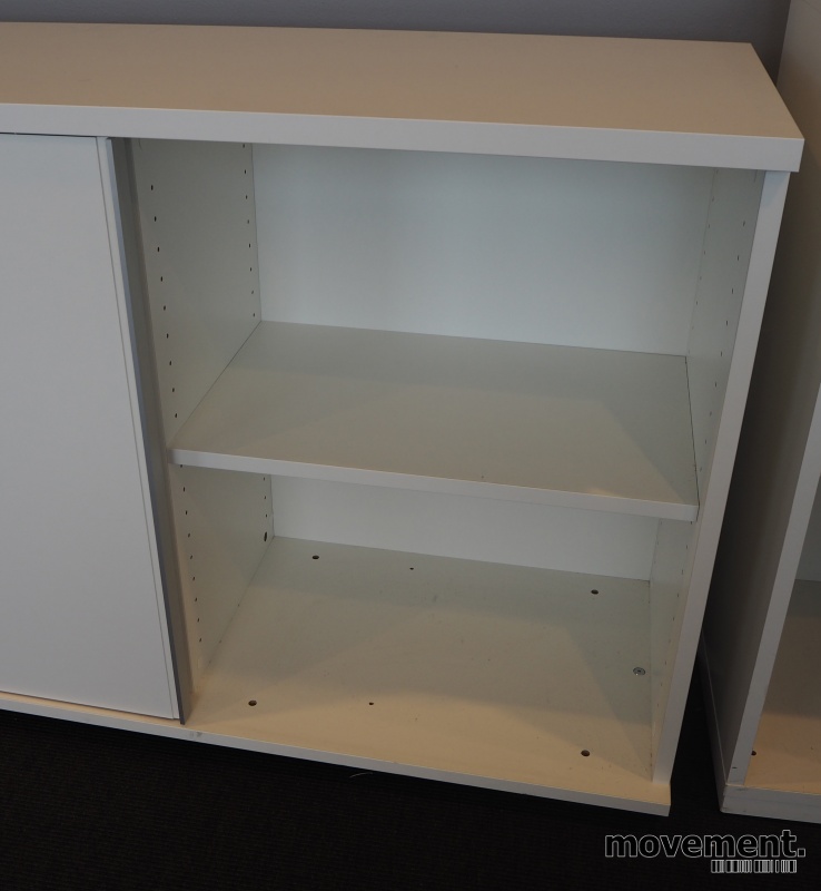 Solgt!Lavt skap / skjenk med skyvedører i - 2 / 2