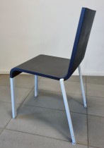 Vitra .03 Chair av Maarten Van Severen, blåsort sete, grålakkerte ben, pent brukt
