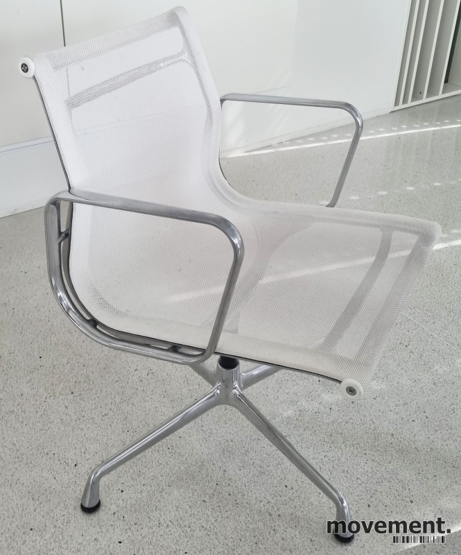Solgt!Lekker stol fra Vitra: Eames EA104 - 1 / 6
