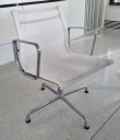 Solgt!Lekker stol fra Vitra: Eames EA104 - 3 / 6