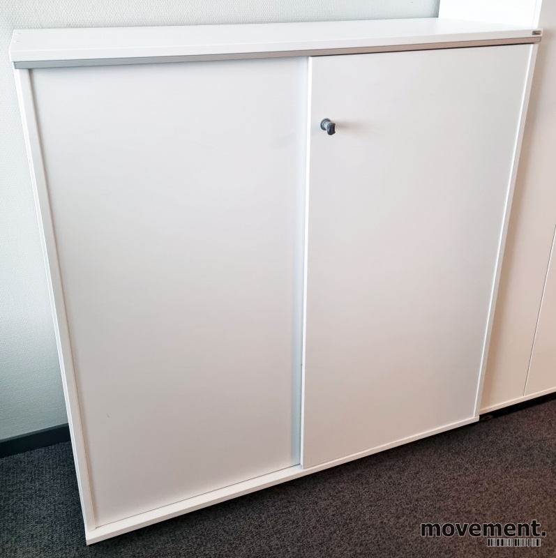 Solgt!Kinnarps E-serie skap med - 1 / 3