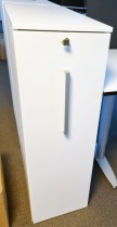 Kinnarps E-serie i hvitt, sølv håndtak, tårnskap / towerskap, åpning mot høyre, dybde 80cm, pent brukt