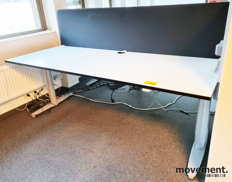 Solgt!Kinnarps T-serie skrivebord med