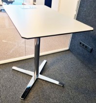Høyt, kompakt møtebord i hvitt / krom, 100x60cm bordplate, 89,5cm høyde, pent brukt