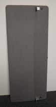 Bordskillevegg i grått stoff med orange glidelås fra Götessons, bredde 160cm, pent brukt