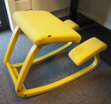 Ergonomisk kontorstol / knestol: Varier (Stokke) Variable Balans Monochrome i gult, farge: Ochre, pent brukt