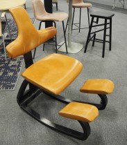 Ergonomisk kontorstol / knestol: Varier (Stokke) Thatsit Balans i brunt skinn / sort, pent brukt