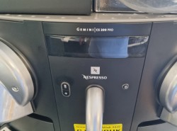 Kaffemaskin for kontor etc. Nespresso Gemini CS200 pro med fast vanntilkobling, pent brukt