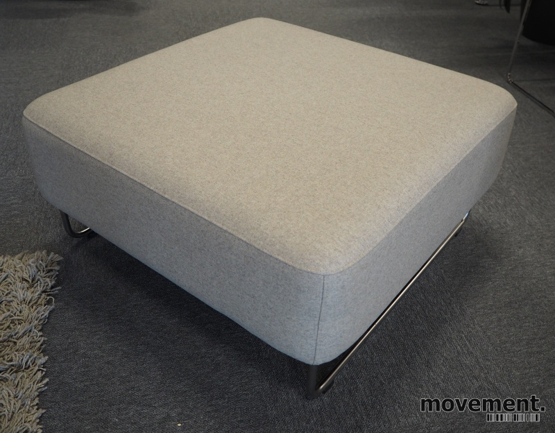 Solgt!UGO puff / pall nytrukket i beige
