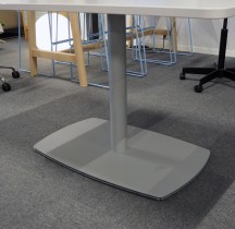 Lite møtebord / kantinebord i hvitt / grått fra Vitra, 120x80cm, pent brukt