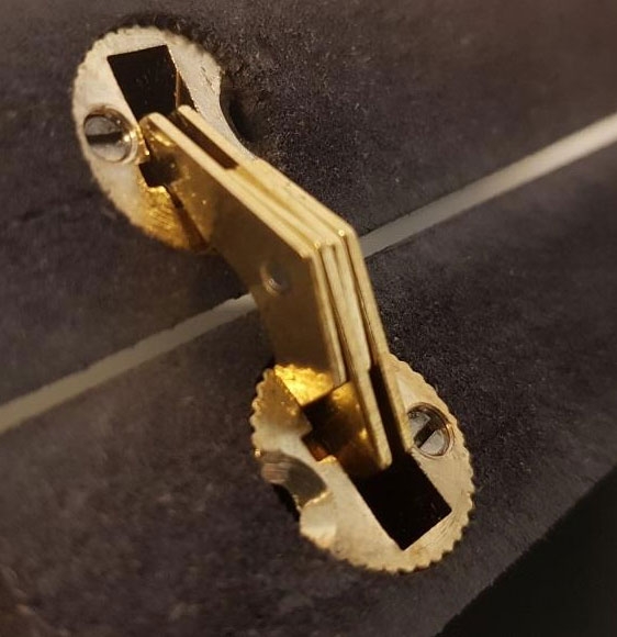 Tilbehør til kabelluke i møtebord: