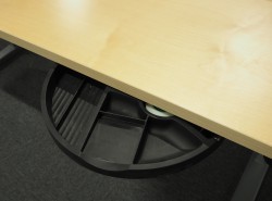 Skrivebord med elektrisk hevsenk i bjerk finer / grått fra Duba B8, 180x80cm, brukt med slitasje