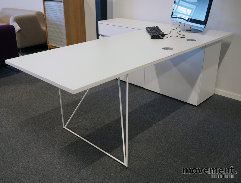 Solgt!Skrivebord med avlastningbord med - 2 / 6