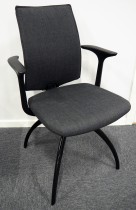 HÅG H05 Visit konferansestol / besøksstol i mørkt grått Remix-stoff / sorte ben, armlene, pent brukt