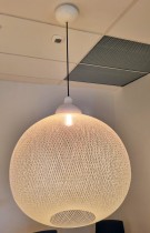 Taklampe fra Moooi, NonRandom D71 i hvitt, Ø=71cm, Design: Berjan Pot, pent brukt