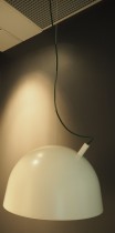 Taklampe i hvitt med grønn kabel fra Muuto, modell Plugged, Ø=43cmm pent brukt