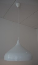 Taklampe / pendellampe i hvitt fra &Tradition, modell: Spinning BH2 Ø=40cm, pent brukt