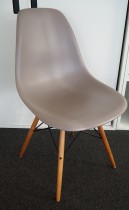 Vitra DSW spisestol / konferansestol i varmgrå (Mauve grey) / lønn, Design: Charles & Ray Eames, pent brukt