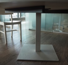 Rundt møtebord i hvitt fra Pedrali, Ø=160cm, pent brukt