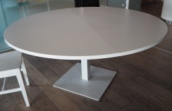 Rundt møtebord i hvitt fra Pedrali, Ø=160cm, pent brukt
