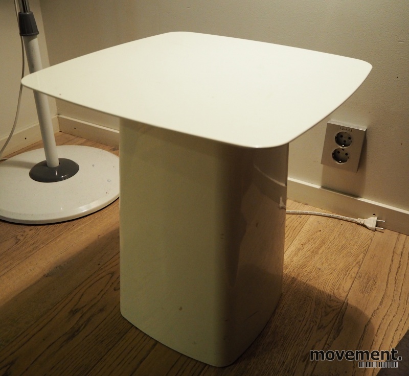 Solgt!Loungebord i hvitt metall fra