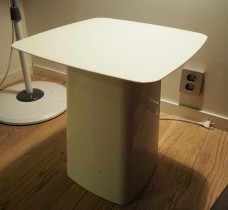 Loungebord i hvitt metall fra Vitra, Metal Side Table - str MEDIUM, R & E Bouroullec, pent brukt