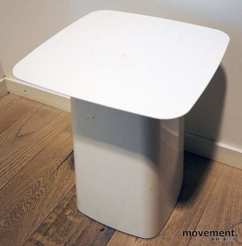 Solgt!Loungebord i hvitt metall fra