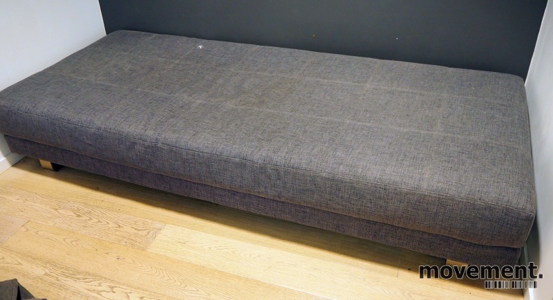 Solgt!Pasadena Daybed i grått stoff fra - 1 / 2