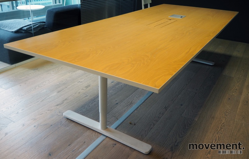 Møtebord / konferansebord i eik / - 1 / 4