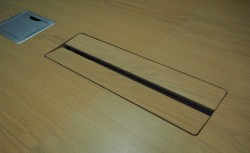 Møtebord / konferansebord i eik / hvitt fra Horreds, 300x120cm, passer 10-12 personer, pent brukt