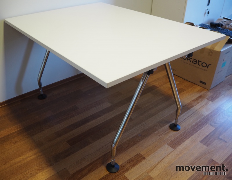 Solgt!Skrivebord / lite møtebord fra - 1 / 3