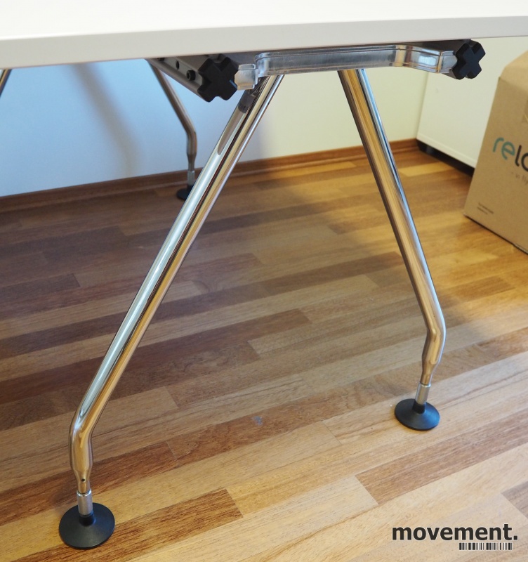 Solgt!Skrivebord / lite møtebord fra - 3 / 3
