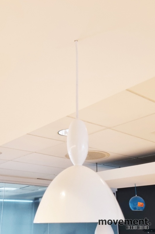 Solgt!Taklampe/pendel i hvitt fra Muuto, - 1 / 2
