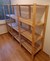Lagerhyller i tre fra Ikea, 174,5cm høyde, 54cm dybde, 20 gavler og 44 hylleplater, brukt