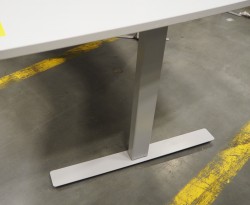 Hjørneskrivebord med elektrisk hevsenk fra Linak i lys grå, 210x200cm, venstreløsning, pent brukt