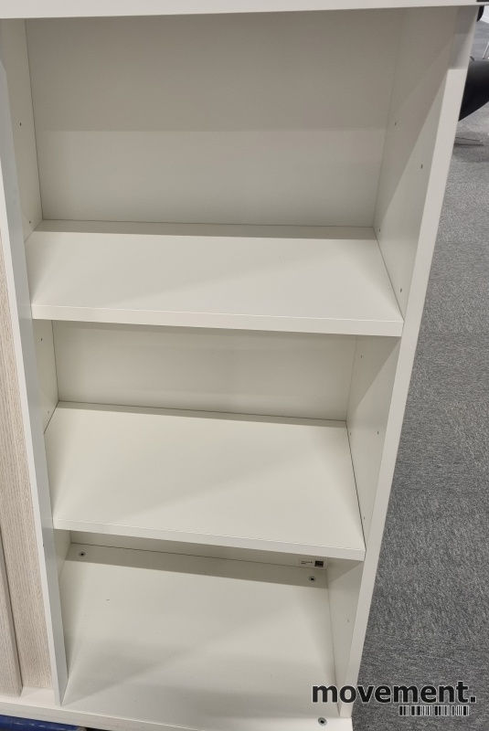 Solgt!Lekkert skyvedørsskap i hvitt, - 4 / 4