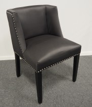 Konferansestol / spisestol i mørkt grått stoff / sort fra Eichholtz, modell St James, pent brukt