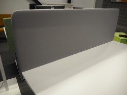 Bordskillevegg i lyst grått stoff fra Narbutas, 160x60cm, NY / UBRUKT