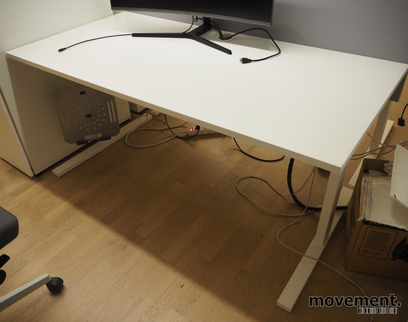 Solgt!Skrivebord i hvitt fra Narbutas, - 2 / 3