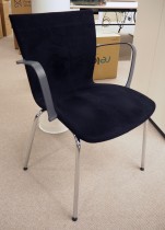 Konferansestol i sort mikrofiberstoff / krom med armlene fra Duba B8, pent brukt