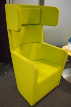 Loungestol med høy rygg i grønt stoff fra Bene, modell PARCS Wing chair, pent brukt