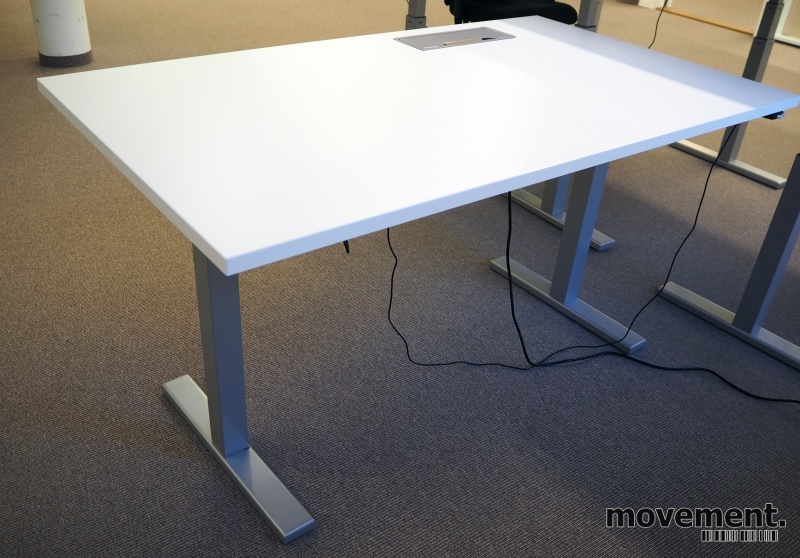 Solgt!Skrivebord med elektrisk hevsenk i - 1 / 3