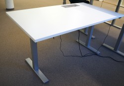 Skrivebord med elektrisk hevsenk i hvitt / grått fra Duba B8, 140x80cm med kabelluke, pent brukt