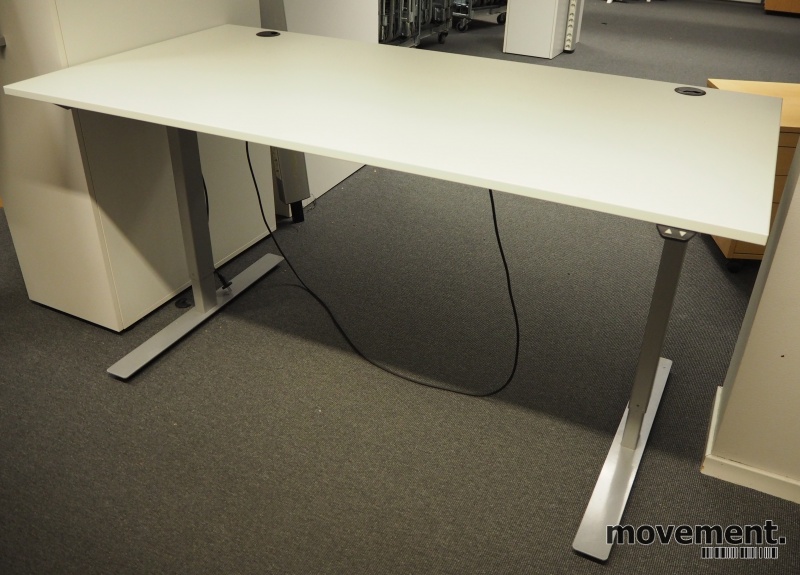 Skrivebord med elektrisk hevsenk i - 1 / 2