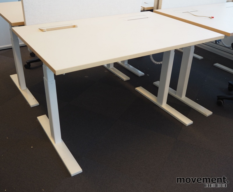 Solgt!Skrivebord med elektrisk hevsenk - 1 / 4