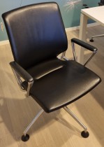 Lekker konferansestol fra Vitra, Meda by Alberto Meda i sort skinn / polert aluminium, pent brukt