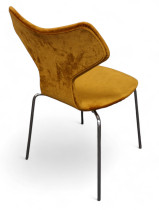 Vintage Fritz Hansen Grand Prix-stol fra 1969, design: Arne Jacobsen, nytrukket i gyldent velourstoff