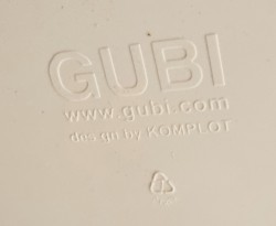 Lav barkrakk fra Gubi i hvit / krom, 66cm sittehøyde, Modell Gubi 3, Komplot Design, pent brukt