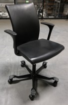 Konferansestol på hjul i sort skinn / sort fra HÅG, H04 Comm med armlene, pent brukt